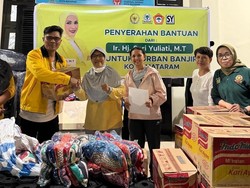Legislator Sari Yuliati Sumbang Sembako untuk Korban Banjir di Kota Mataram