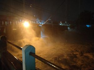 Puncak Bogor Hujan Deras, Bendung Katulampa Siaga 3 Malam Ini Puncak Bogor Hujan Deras, Bendung Katulampa Siaga 3 Malam Ini