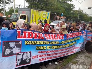 Emak-emak Demo ke DPRD Brebes soal Obat Daftar G Beredar Bebas Emak-emak Demo ke DPRD Brebes soal Obat Daftar G Beredar Bebas