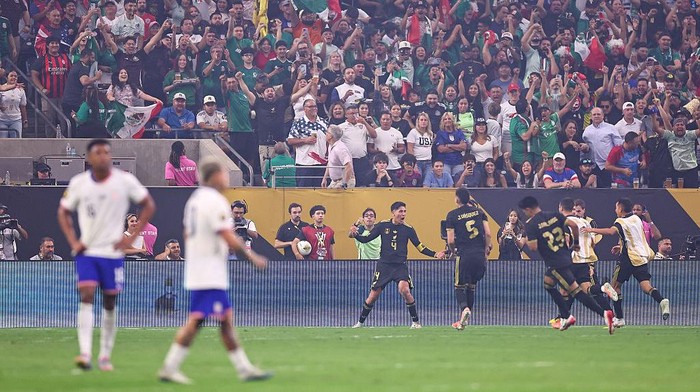 Final Gold Cup 2025 HOUSTON, TEXAS - JULY 6: Edson Alvarez of Mexico celebrates after scoring a goal to make it 1-2 during the Gold Cup 2025 Final match between United States and Mexico at NRG Stadium on July 6, 2025 in Houston, Texas. (Photo by Robbie Jay Barratt - AMA/Getty Images)