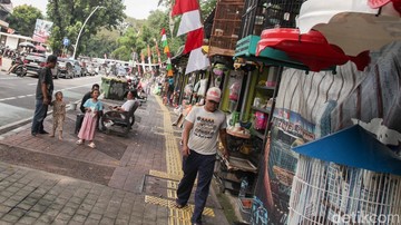 Barito: Kisah Kios Kaki Lima yang Terancam Relokasi.