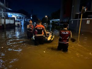 20 Titik di Tangsel Banjir Malam Ini, Ada yang 1,3 Meter