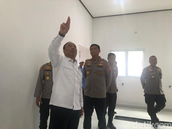 Irwasum Polisi Republik Indonesia Dedi Prasetyo meninjau Dapur SPPG MBG di Polda Kalteng.