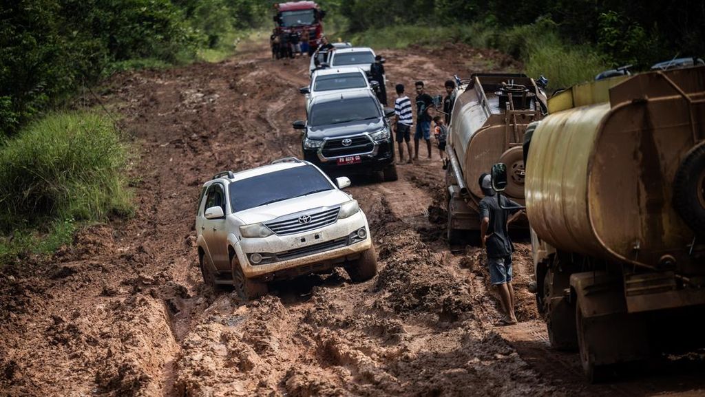 Jalan Trans Papua Rusak Parah, Ganggu Aktivitas dan Distribusi Logistik Jalan Trans Papua Rusak Parah, Ganggu Aktivitas dan Distribusi Logistik