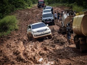 Jalan Trans Papua Rusak Parah, Ganggu Aktivitas dan Distribusi Logistik Jalan Trans Papua Rusak Parah, Ganggu Aktivitas dan Distribusi Logistik