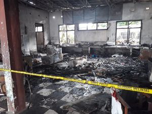Kantin SMPN 4 Palembang Terbakar, Diduga Korsleting Listrik