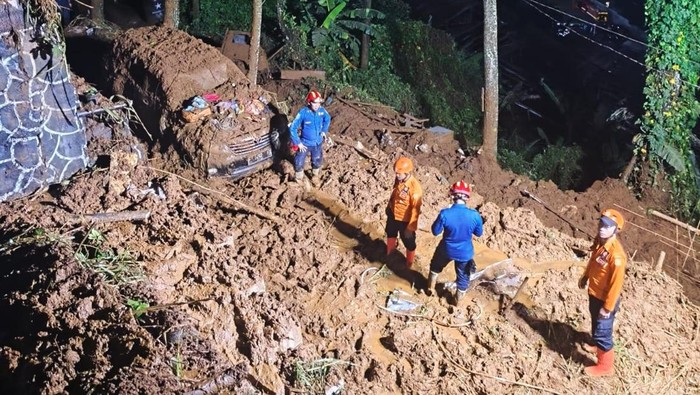 Korban longsor di bak pemancingan, Puncak, Bogor Jawa Barat, belum ditemukan. (Dok istimewa)..