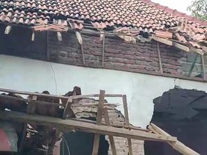 Pemilik Rumah Ditemukan Bersimbah Darah Saat Ledakan Dahsyat di Pasuruan Pemilik Rumah Ditemukan Bersimbah Darah Saat Ledakan Dahsyat di Pasuruan