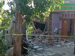 Ledakan Misterius Hancurkan Rumah di Pasuruan, 1 Orang Luka Parah Ledakan Misterius Hancurkan Rumah di Pasuruan, 1 Orang Luka Parah
