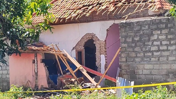 Ledakan dahsyat menggegerkan warga Pasuruan
