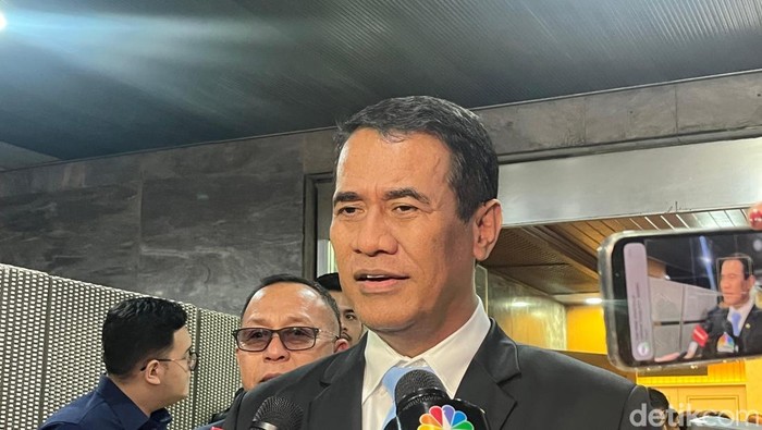Menteri Pertanian (Mentan) Andi Amran Sulaiman Menteri Pertanian (Mentan) Andi Amran Sulaiman di Gedung dewan perwakilan rakyat RI.
