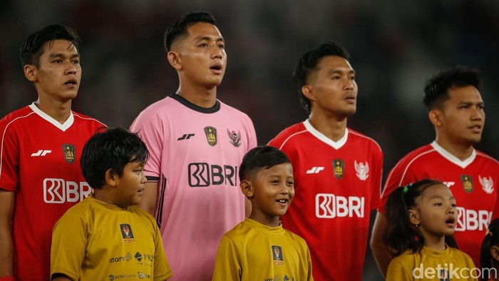 Momen Rita Butar Butar Salah Lirik Nyanyikan Indonesia Raya di Piala Presiden 2025 Lagu kebangsaan Indonesia Raya dibawakan Rita Butar Butar di saat kedua kesebelasan antara Oxford United fc berhadapan dengan Indonesia All Star di SUGBK, Jakarta, Minggu (6/7/2025).