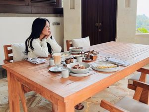 Momen Mutia Ayu Makan di Resto Italia dan Sarapan di Bandung