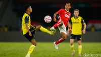 Ole Romeny nyaris mencetak gol. Menerima umpan di tepi kotak penalti, ia mengontrol dan melepaskan tembakan namun bisa dihalau kiper.