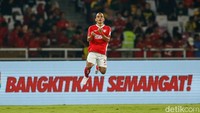 Indonesia All Star menghadapi Oxford United di Stadion Gelora Bung Karno, Minggu (6/7/2025) malam WIB, pada laga Piala Presiden 2025. Oxford langsung menerapkan pressing intens selepas sepak mula.