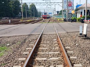 Perlintasan Ini Ditutup Imbas Perbaikan Jalur Kereta di Stasiun Bekasi Perlintasan Ini Ditutup Imbas Perbaikan Jalur Kereta di Stasiun Bekasi