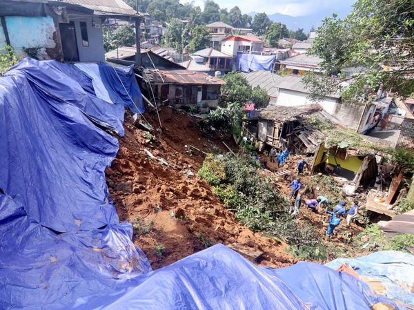 Puncak Bogor Diterjang Longsor, Tiga Warga Tewas dan Puluhan Rumah Rusak