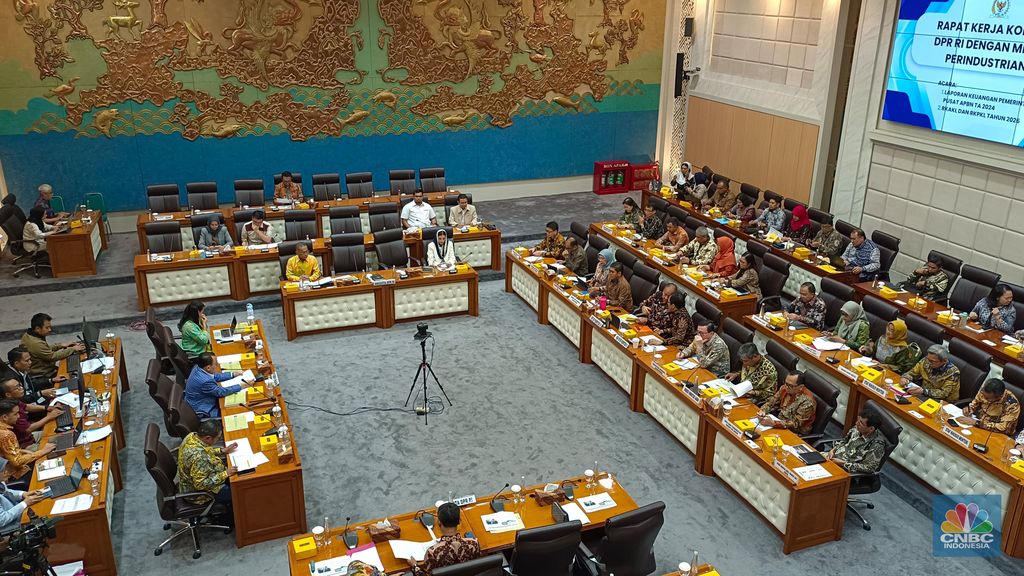 Rapat Kerja Komisi VII DPR RI berbareng Menteri Perindustrian di kompleks parlemen, Jakarta, Senin (7/7/2025). (librosfullgratis.com/Martyasri Rizky)