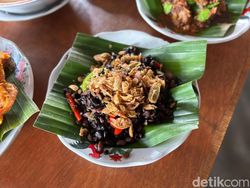 Raos Pisan! Oseng Nila dan Hampas Kecap di Warung Langganan PNS