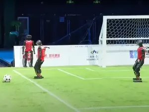 Gol! Robot Humanoid China Debut di Turnamen Robo League