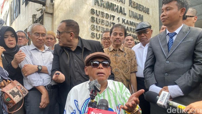 Roy Suryo sampai Eggi Sudjana diperiksa di Polda Metro Jaya terkait laporan soal ijazah Jokowi. Roy Suryo sampai Eggi Sudjana diperiksa di Polda Metro Jaya terkait laporan soal ijazah Jokowi, Senin (7/7/2025).