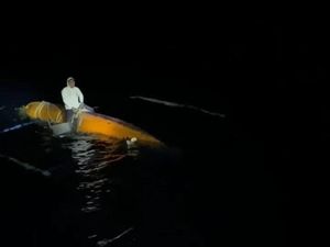 Kapal di Beltim Dihantam Badai, 4 Nelayan Selamat Bertahan di Atas Kapal