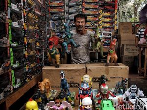 Jeritan Hati Pedagang Mainan Asemka: Sepi Pembeli, Diserbu Barang Online. Jeritan Hati Pedagang Mainan Asemka: Sepi Pembeli, Diserbu Barang Online.