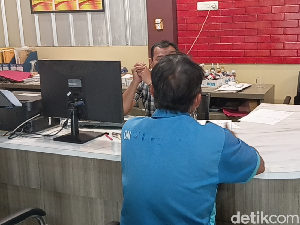 Sopir Angkot di Palembang Dianiaya Rekannya karena Tolak Majukan Mobil Sopir Angkot di Palembang Dianiaya Rekannya karena Tolak Majukan Mobil