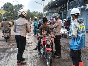 Gunung Lewotobi Laki-laki Meletus, Tim Medis Polda NTT Siaga Bantu Warga