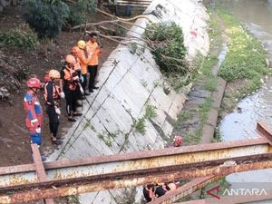 Bocah di Jaktim Ditemukan Tewas di Sungai Usai Terpeleset Saat Main Hujan