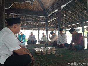 Suroan di Keraton Kasepuhan: Antara Doa, Bubur, dan Harapan Suroan di Keraton Kasepuhan: Antara Doa, Bubur, dan Harapan