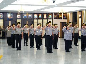 Kapolri Naikkan Pangkat 17 Perwira, 6 Orang Naik Jadi Irjen