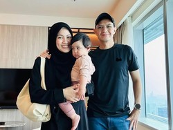 Video Momen Membahagiakan Dude Harlino-Alyssa Soebandono soal Ketiga Anaknya