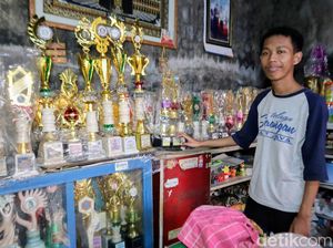 Mahasiswa Baru ITB Ini Koleksi Ratusan Piala, Ibunda: Saya Dikira Jualan Mahasiswa Baru ITB Ini Koleksi Ratusan Piala, Ibunda: Saya Dikira Jualan