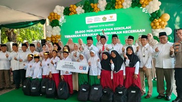 BAZNAS-Alfamart Bagi 25.000 Paket Perlengkapan Sekolah ke 2.800 Anak Yatim