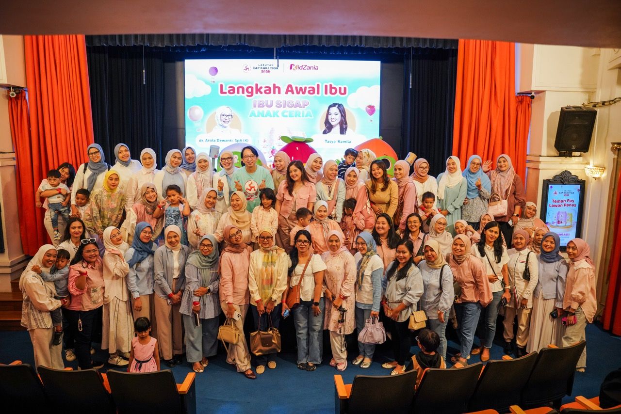 Cap Kaki Tiga Anak Kampanye #LangkahAwalIbu