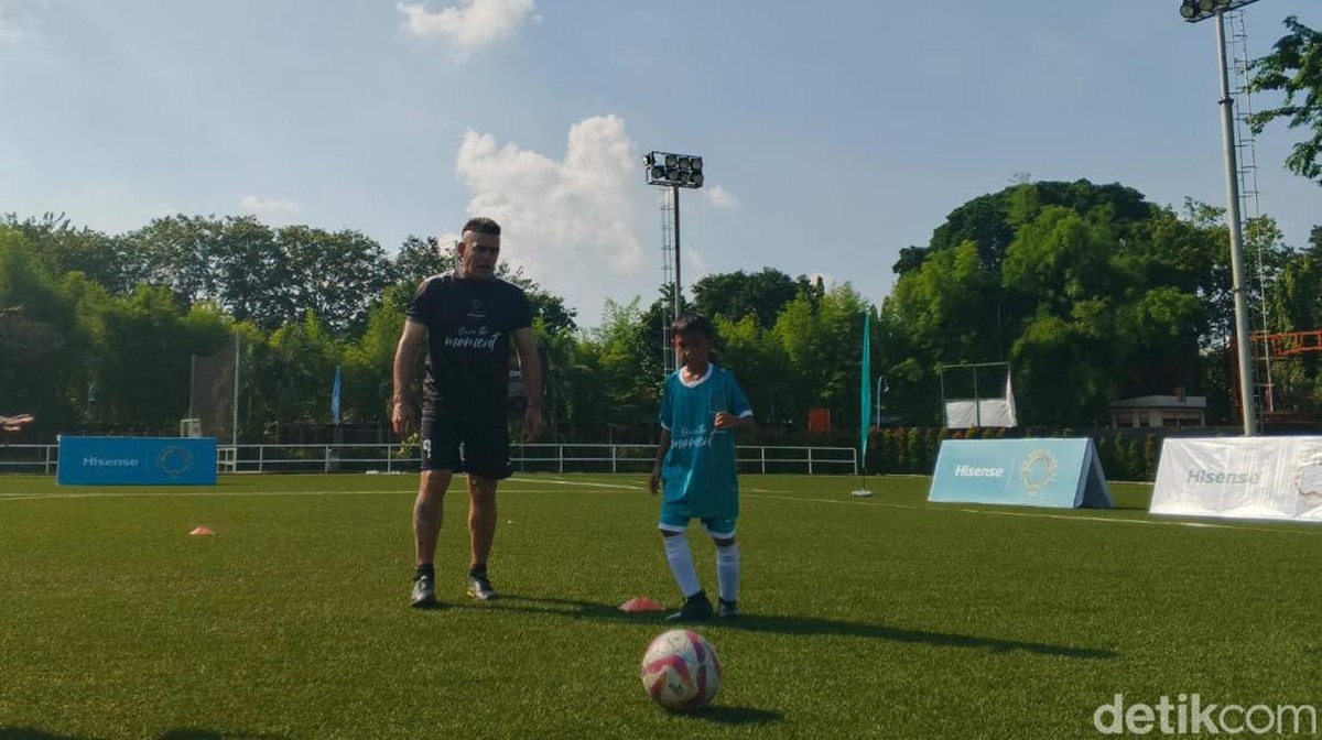 Cristian Gonzales mengomentari kuota 11 pemain asing di klub Super League tanah air. (Foto: detik.com/Lucas Aditya)