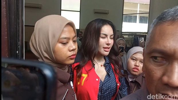 Eksepsi Nikita Mirzani Ditolak Nikita Mirzani menjalani sidang di PN Selatan, Selasa, 8 Juli 2025.