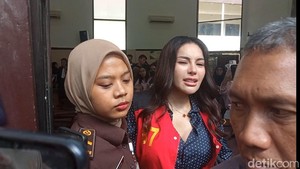 Nikita Mirzani Dulu Ngotot Gugat Wanprestasi Rp 100 M ke Reza Gladys, Kini Dicabut