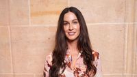 Foto: Alanis Morissette Eksis di Peragaan Celine, Awet Muda di Usia 51