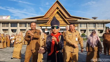 Bocah Viral 'Aura Farming' Pacu Jalur Belajar Tari Otodidak, Cita-cita Masuk TNI