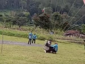Nasib Mujur Farah Tabrak Juri Paralayang, Eh Malah Dapat Medali Perak Nasib Mujur Farah Tabrak Juri Paralayang, Eh Malah Dapat Medali Perak