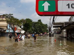 Banjir di Kota Tangerang Sempat Capai 2 Meter, 6.145 Lebih KK Terdampak Banjir di Kota Tangerang Sempat Capai 2 Meter, 6.145 Lebih KK Terdampak