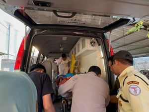 Balita Korban Mobil Patroli Polisi Dirujuk ke RSUD NTB, 1 Masih Kristis Balita Korban Mobil Patroli Polisi Dirujuk ke RSUD NTB, 1 Masih Kristis