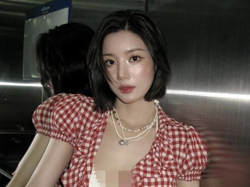 7 Gaya Seksi Kwon Eunbi 'Waterbomb Goddess', Fancam-nya Tembus 3,5 Juta Views