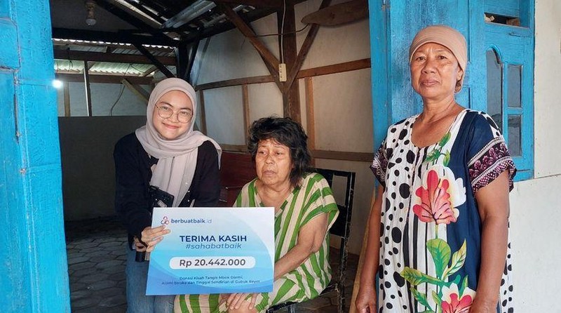 Sahabat Baik Bantu Mbok Darmi Penderita Stroke Terapi hingga Renovasi Rumah