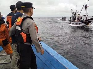 Tim SAR Gabungan Trenggalek Cari 6 Nelayan Jember yang Hilang