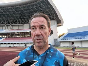 Persebaya Jadi Lawan Perdana PSIM, Van Gastel: Jujur Saya Nggak Tahu Timnya