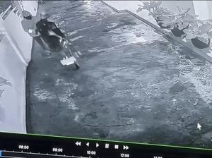 Maling Motor di Palembang Terekam CCTV, Pelaku Angkat Motor Korban Maling Motor di Palembang Terekam CCTV, Pelaku Angkat Motor Korban