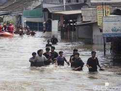 Video Walkot Tangerang Sebut 2.800 Warga Ngungsi gegara Banjir Ciledug